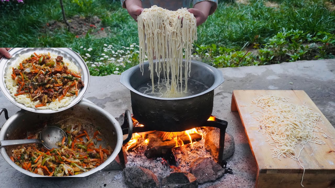 A Very Tasty And Juicy Oriental Dish Lagman 😋|| Easy Lagman Recipe Made In Gilgit Baltistan 😍