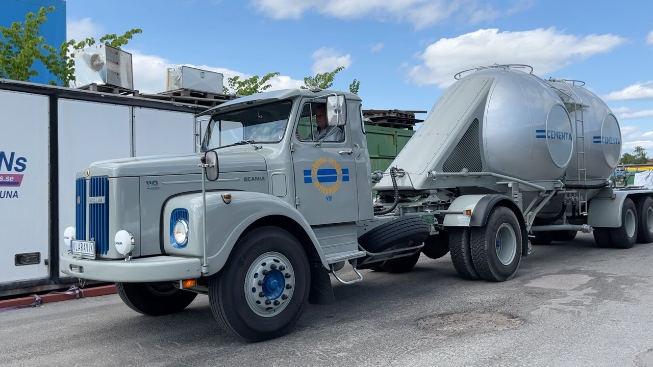 Köp Veteranlastbil Dragbil Scania 110 Super med trailer på Klaravik