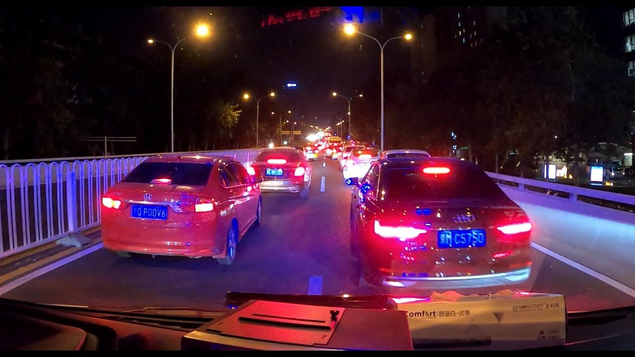 [Heavy congestion] Ambulance responding during evening rush hour
