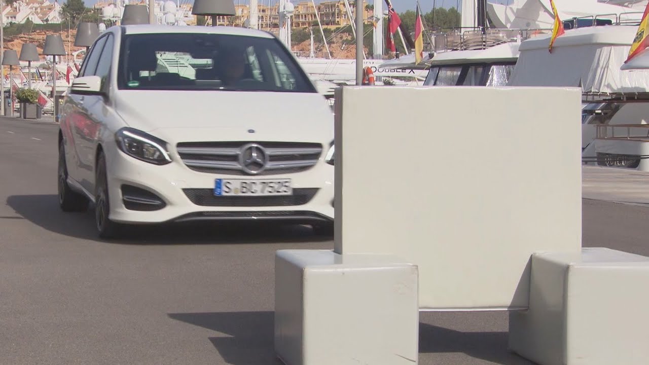 Mercedes B-Class - Collision Prevention Assist demo
