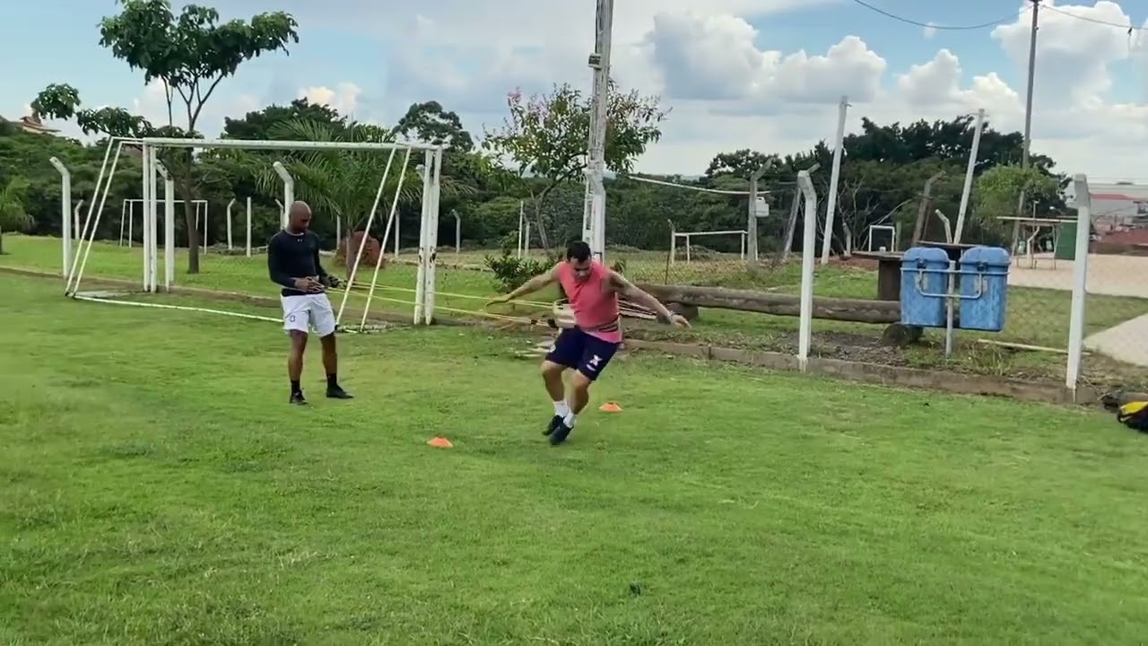 Treino de tração para jogadores de futebol