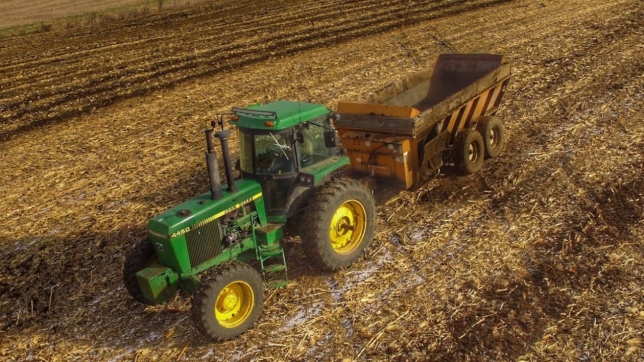 Spreading Manure Fall 2018! - JD 4450 & Kuhn Knight 8118
