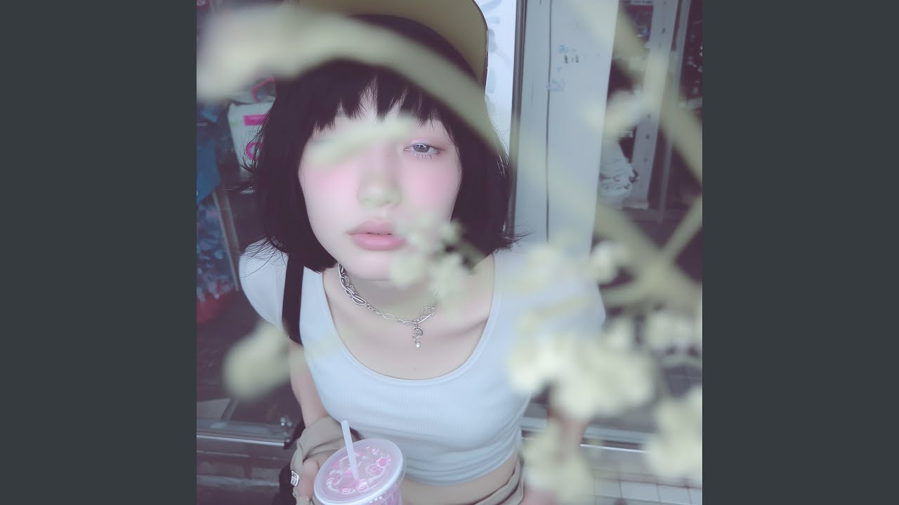 ガラスの月を映すアスファルト