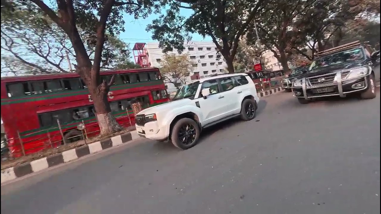 Prime Minister Tarique Rahman waiting for the traffic signal #highlights #viral #dhaka