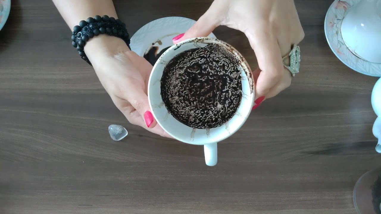 Escolha uma xícara e veja o que a borra do café tem a lhe dizer!☕🔮🙏