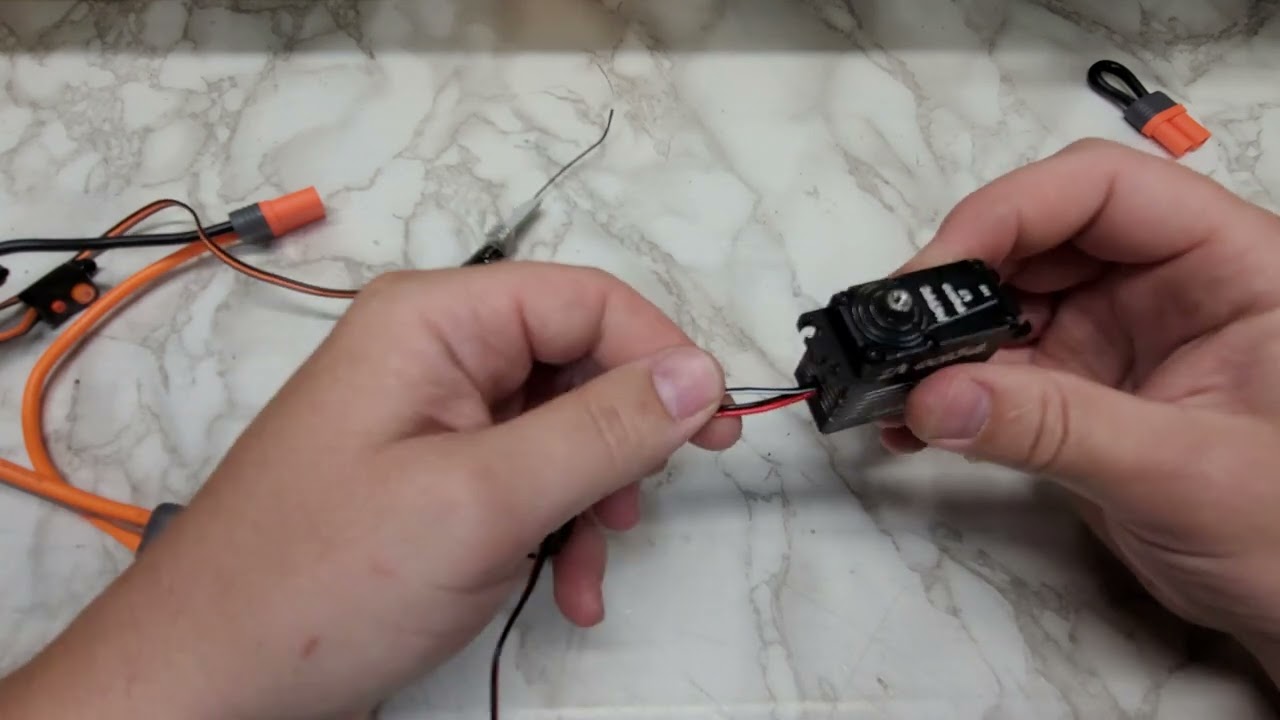 Direct Power Servo Wiring to ESC's With Series Connections.