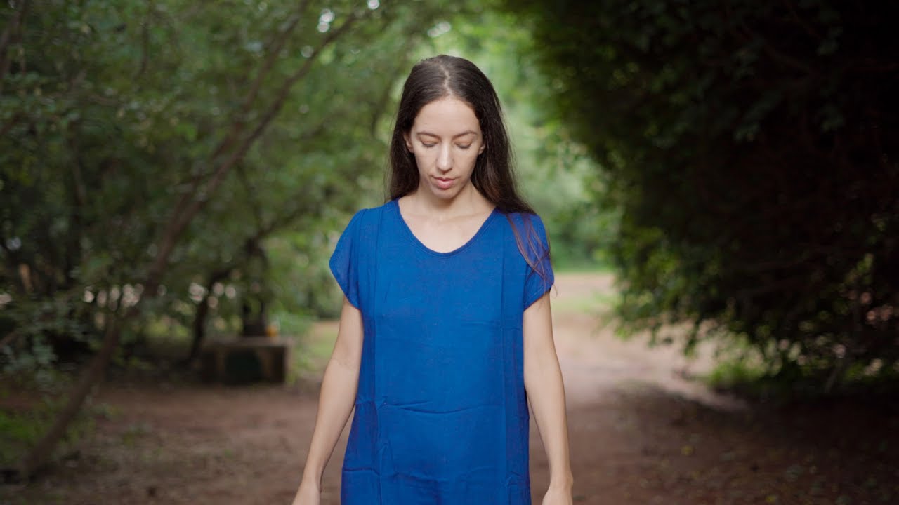 Sophie Lukacs - Falling (Official Video)