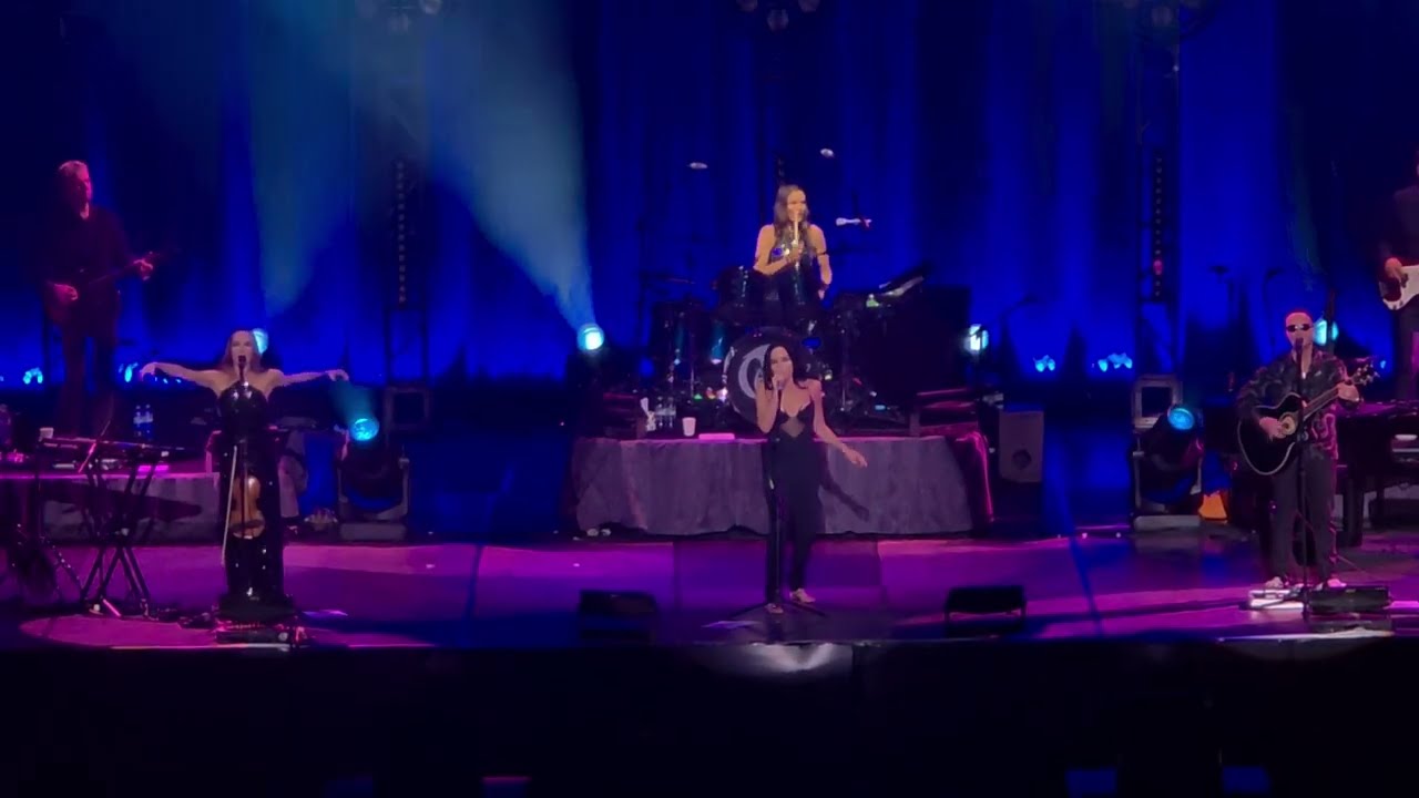 The Corrs Indonesia [4k] . kekuatan nostalgia, PCS yg tak berkesudahan... (post concert syndrom :D)