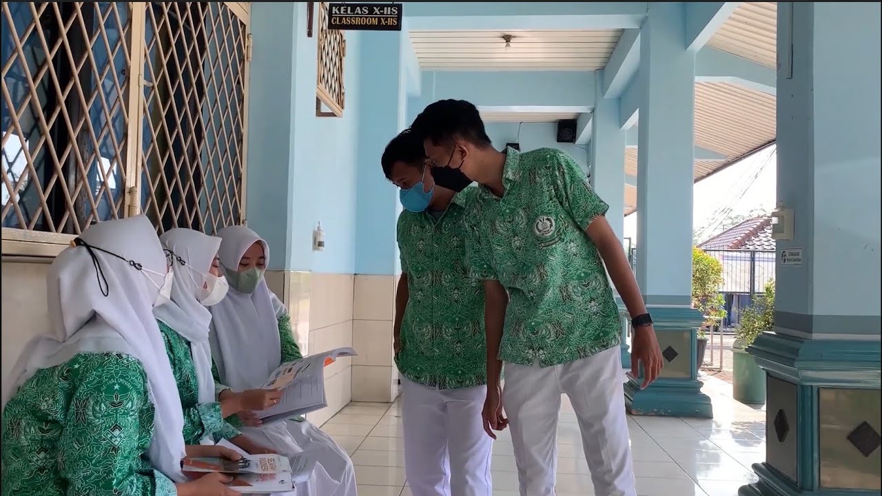 Persembahan Dewan Guru SMPIT & SMAIT AL HALIMIYAH Wisuda Th 2021/222
