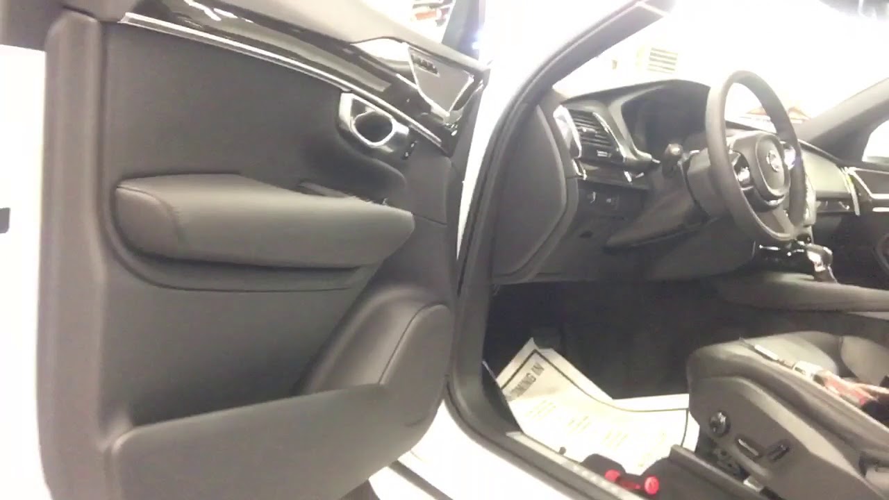 Снятие дверной панели Volvo XC90 2018 года