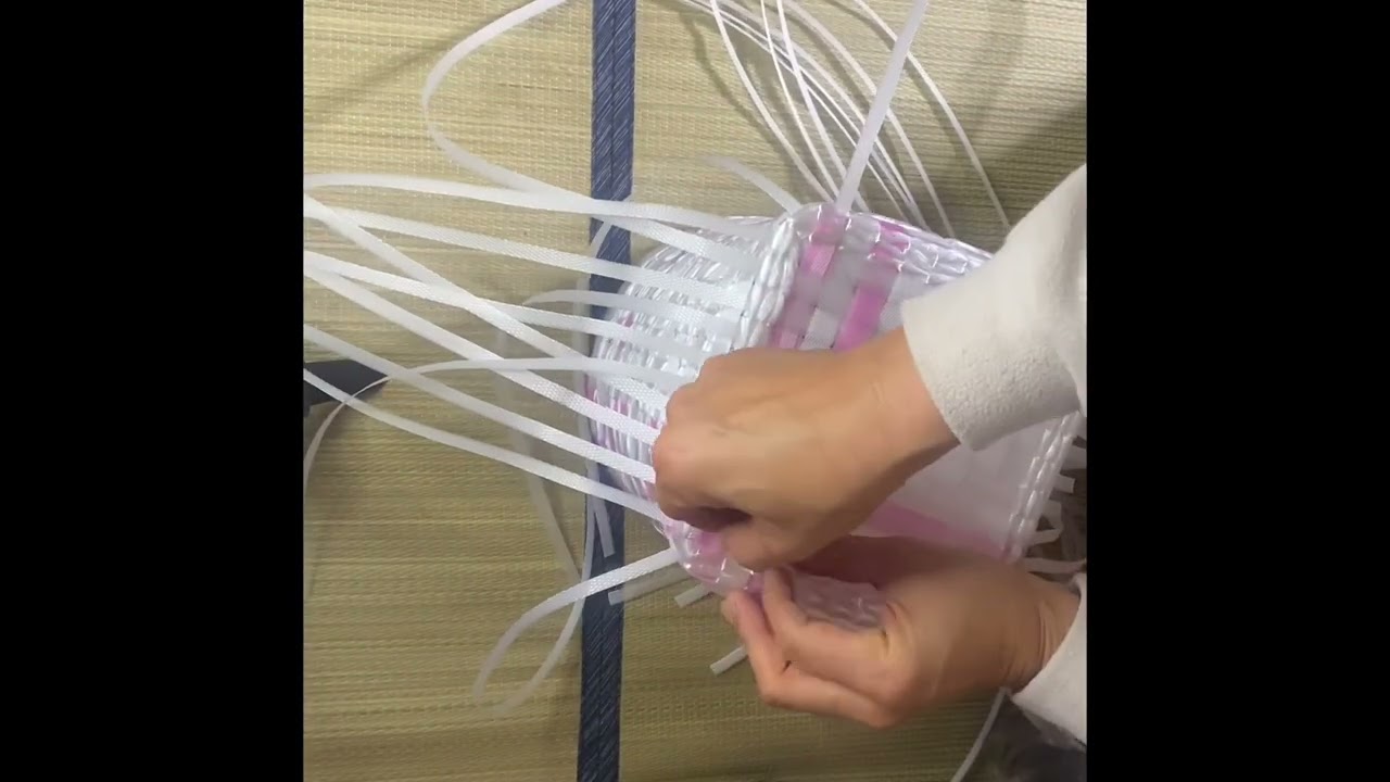 【PPバンドでカゴ作り】出来上がったカゴに強度をつけて行きます。