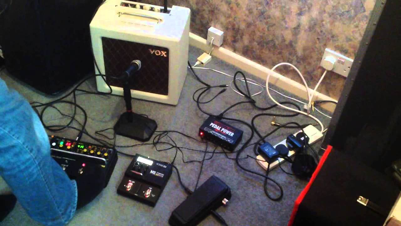 U2 The Fly Intro - Korg SDD 3000 pedal Infinite repeats