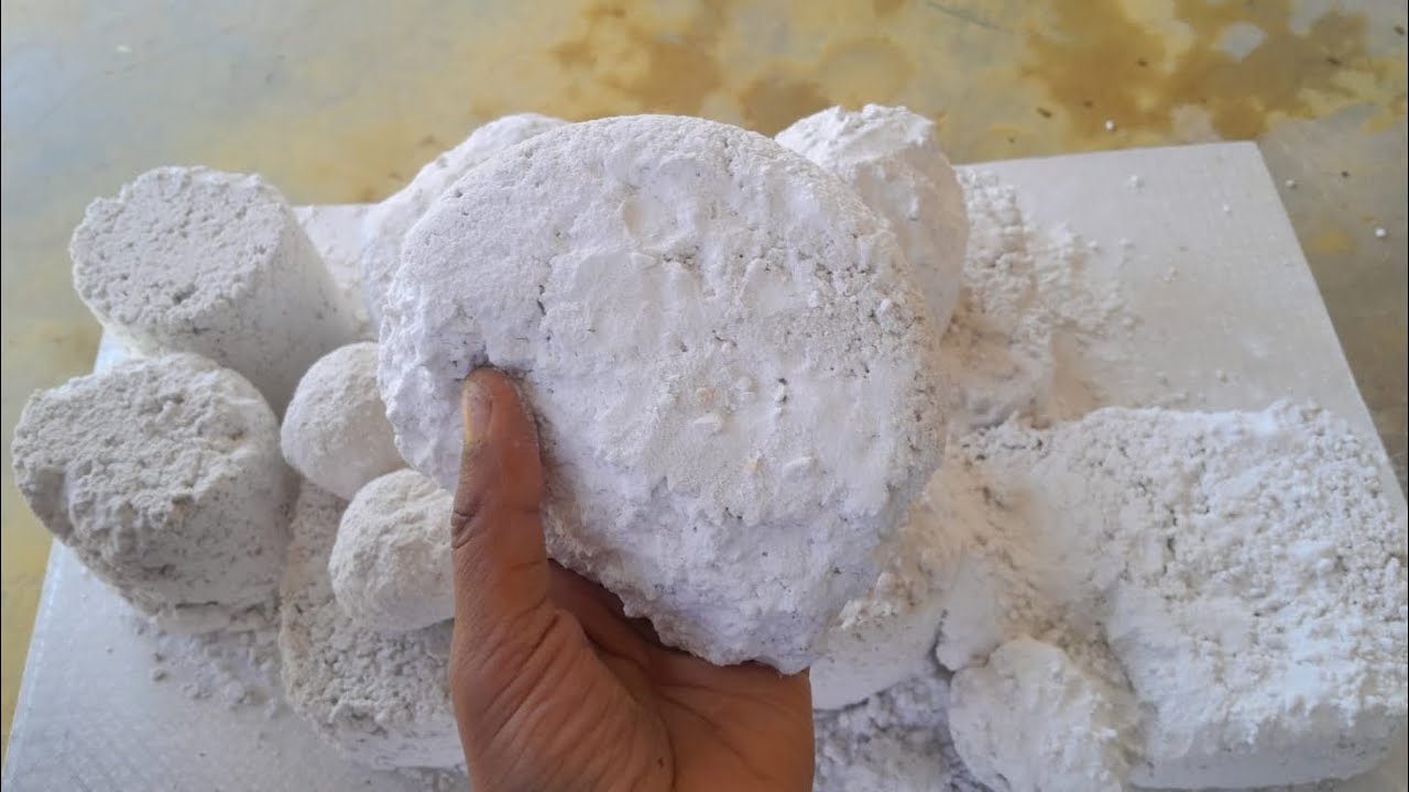 New/Gritty White Chips Melting in Hand full dry crumbling🤍 Super dusty and satisfying 🔥#foryou #asmr