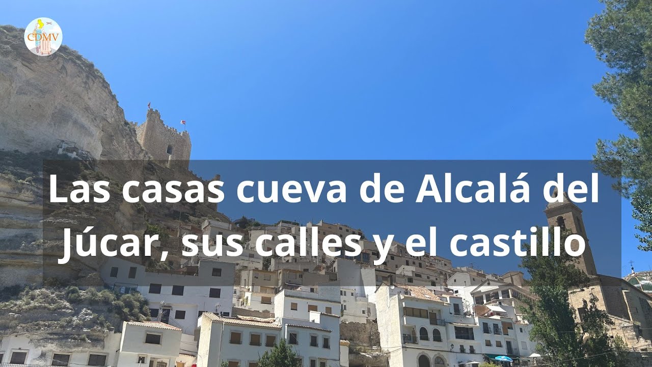 Casas cueva, calles y castillo de Alcalá del Júcar