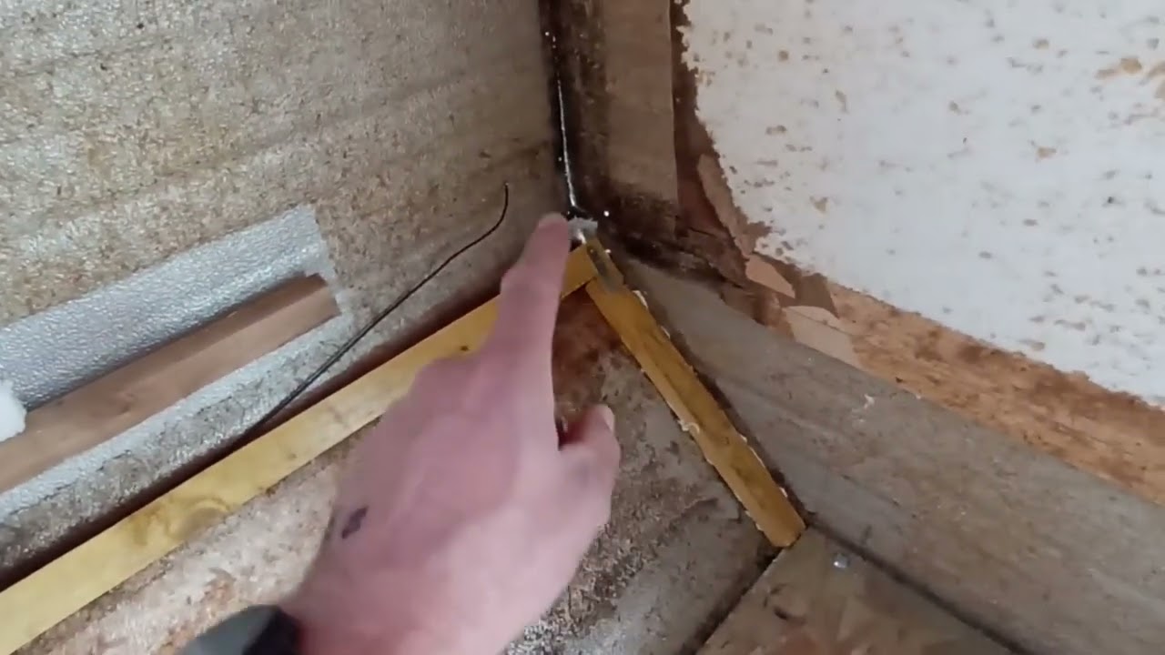 Changement du plancher et des murs, rénovation caravane partie 3