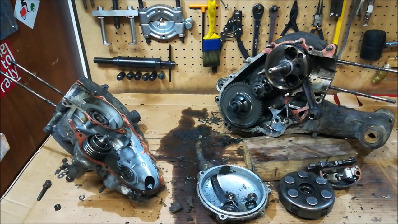 VESPA 125  VNA2T VIDEO 2 APERTO IL MOTORE DOPO 60 ANNI!!!!!! INCREDIBILE COSA HO TROVATO!!!!