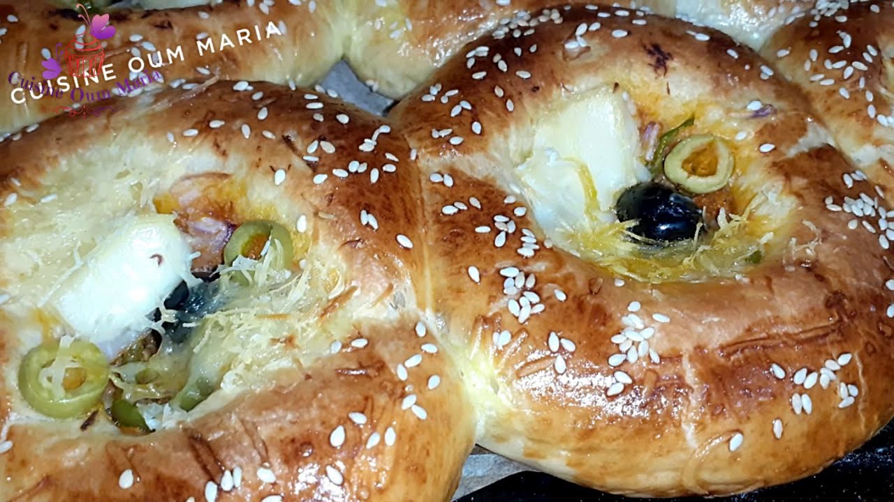 مملحات بتونة الطماطم بعجينة كالقطن تصلح للعديد من المعجنات/Salés au thon à la sauce tomate