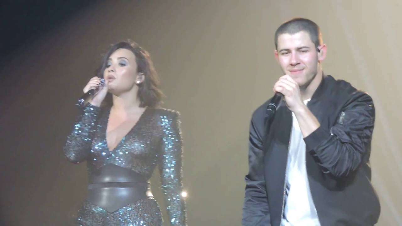 Nick Jonas & Demi Lovato- Close 7.14.16 Camden NJ
