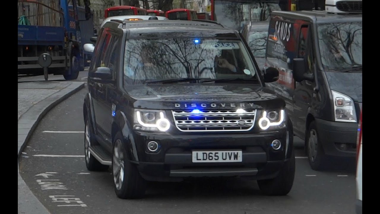 Metropolitan Police - Unmarked Land Rover Discovery On An Emergency Call