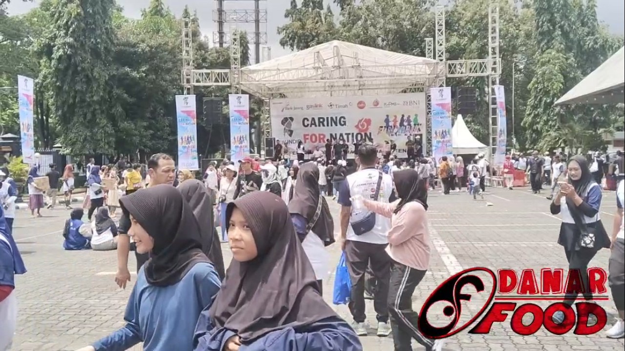 Ribuan Peserta Meriahkan Caring for Nation 6 Lewat Fun Walk IKA UNDIP di Jalan Pahlawan Semarang