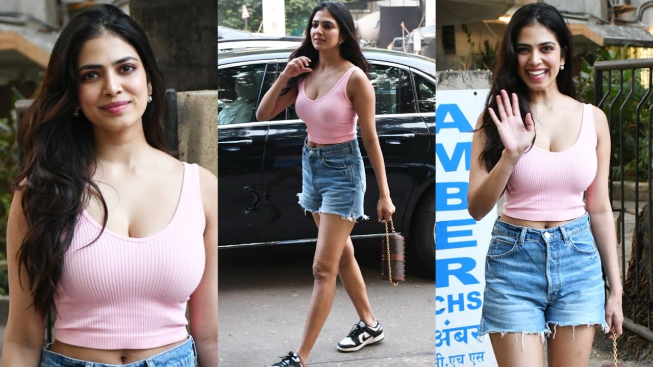 Malavika Mohanan Shines her evening in her Casual Look as she Spotted at Kromakay Salon in Juhu 😍🔥