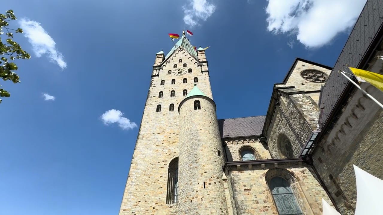 Paderborn (D) - Einläuten Libori um 14:00 Uhr, mit den Innenstadtkirchen. (Rundgang)