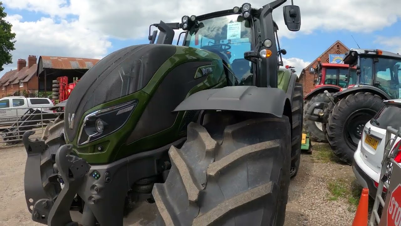 2021 Valtra T214 Unlimited 7.4 Litre 6-Cyl Diesel Tractor (215 / 230 HP)