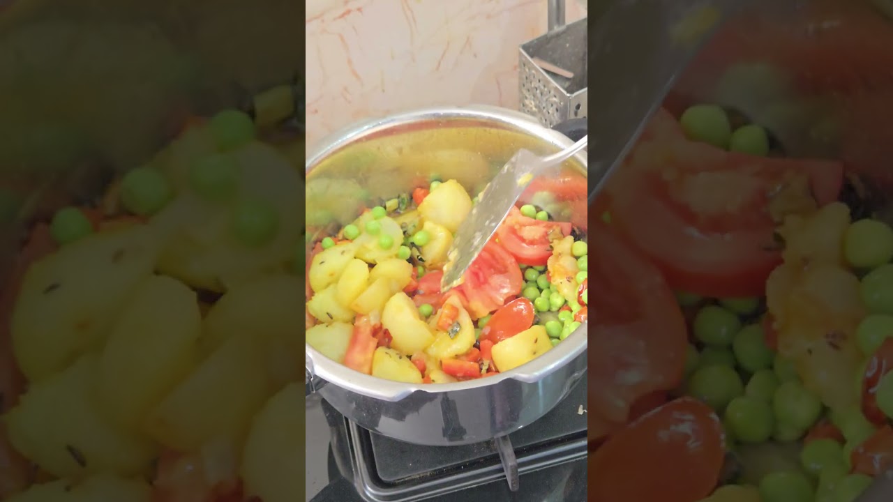 Aloo matar gajar ki sabji #aloo #recipe ek bar khayege to khate rh jayege