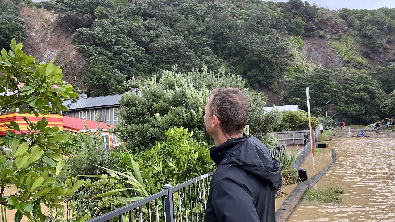 Dramatic Piha landslide: ‘We thought, yeah, we better go...’