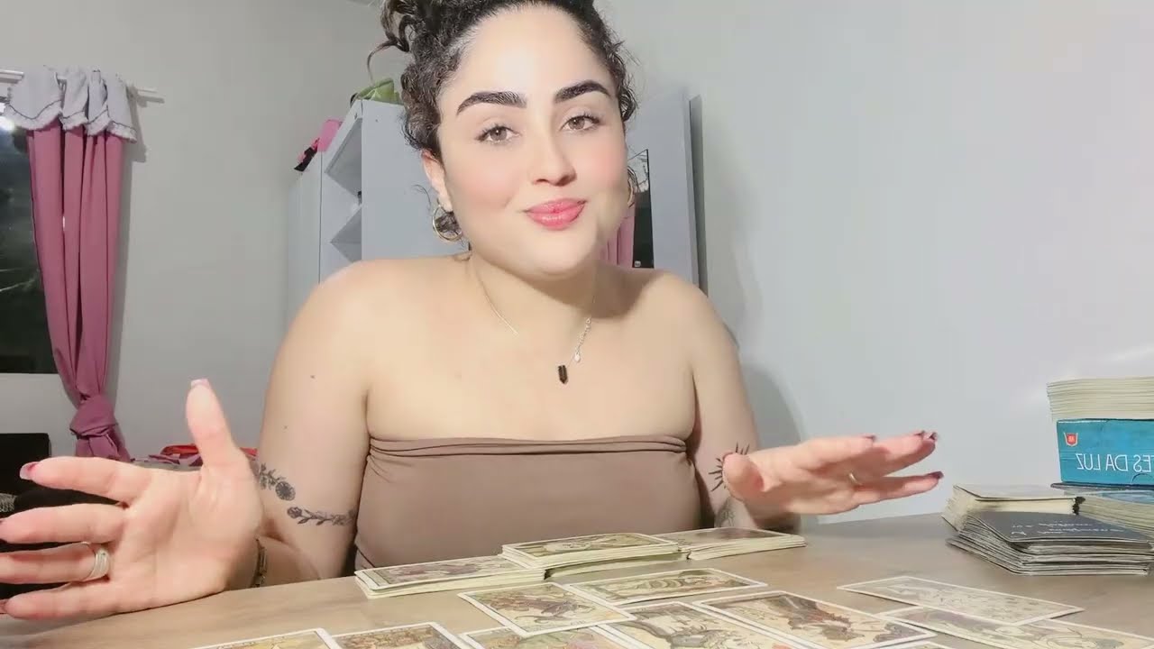 COMO ELA SE SENTE COM ESSE AFASTAMENTO? #tarotcard #tarotresponde 