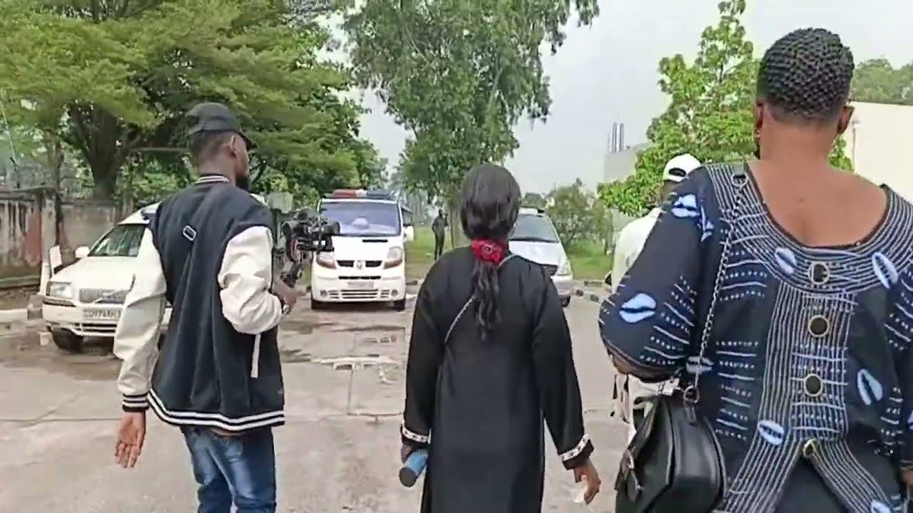 SORTI DU CORPS DE PAPA SAMUEL