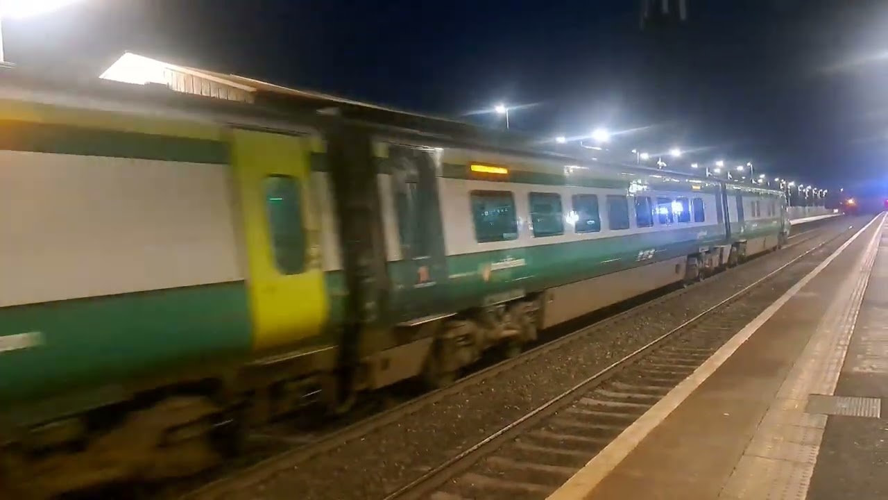 Irish Rail Mark 4 Train passing Newbridge for Heuston 08/11/25