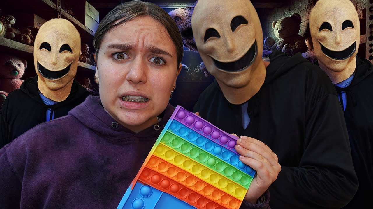 NE PAS JOUER AU POP-IT GAME AVEC CET INCONNU ! IL VOLE NOTRE MAISON ! - PINK LILY