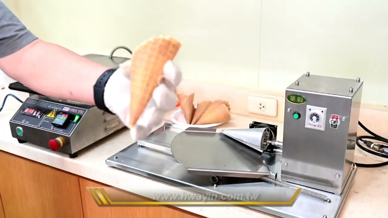 HY-767-1 冰淇淋捲餅機 Cone Rolling Machine + HY-791-A 冰淇淋餅皮機 Ice Cream Cone Baking Machine 搭配操作 手工冰淇淋餅乾