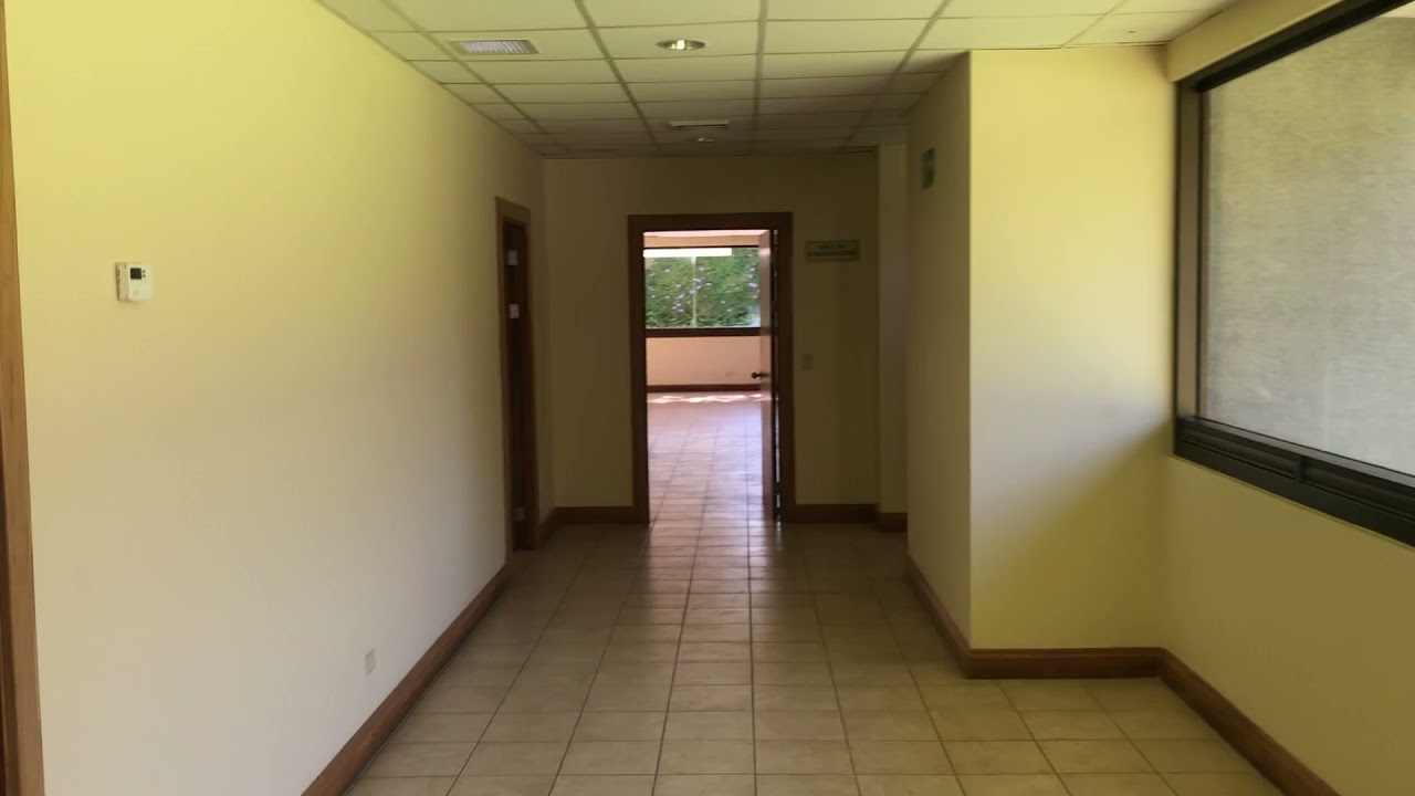Oficina Corporativa en Santa Ana, Lindora de 261 m2, amplio parqueo y áreas verdes