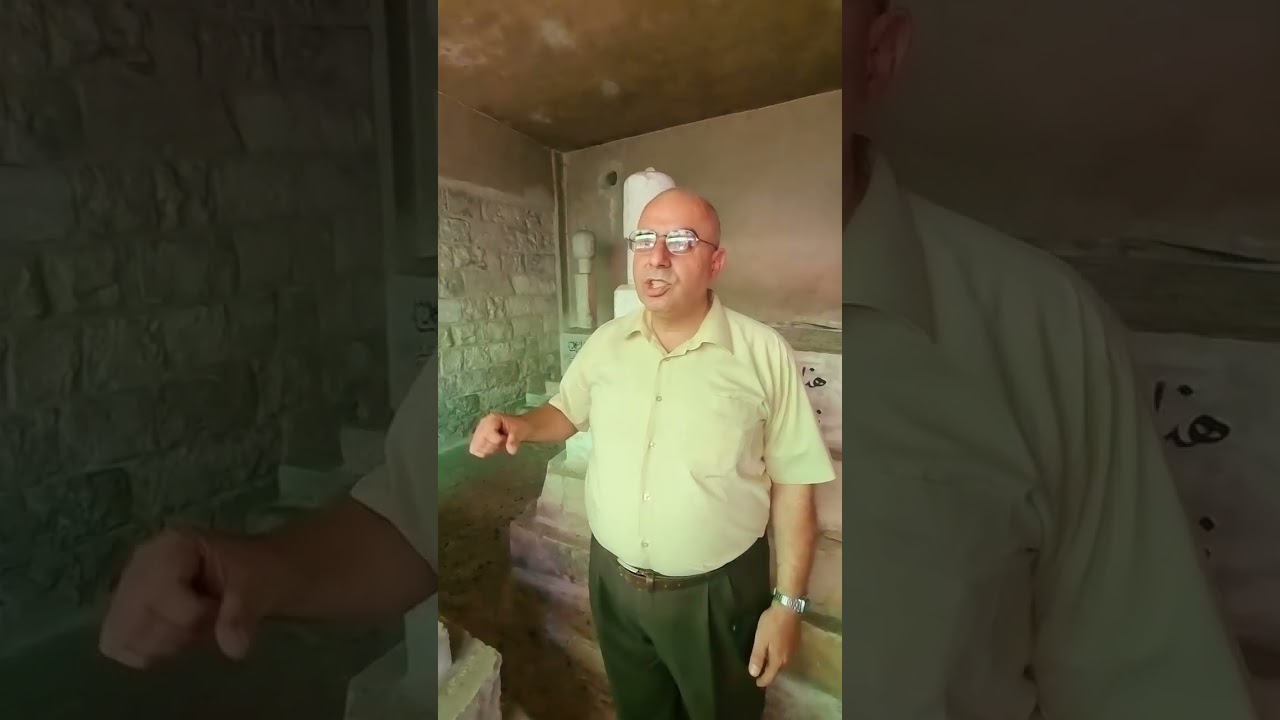قبور اسلامية في منطقة باب الساحه اسفل مسجد النصر في البلدة القديمة نابلس  لمن تعود تابع الفيديو