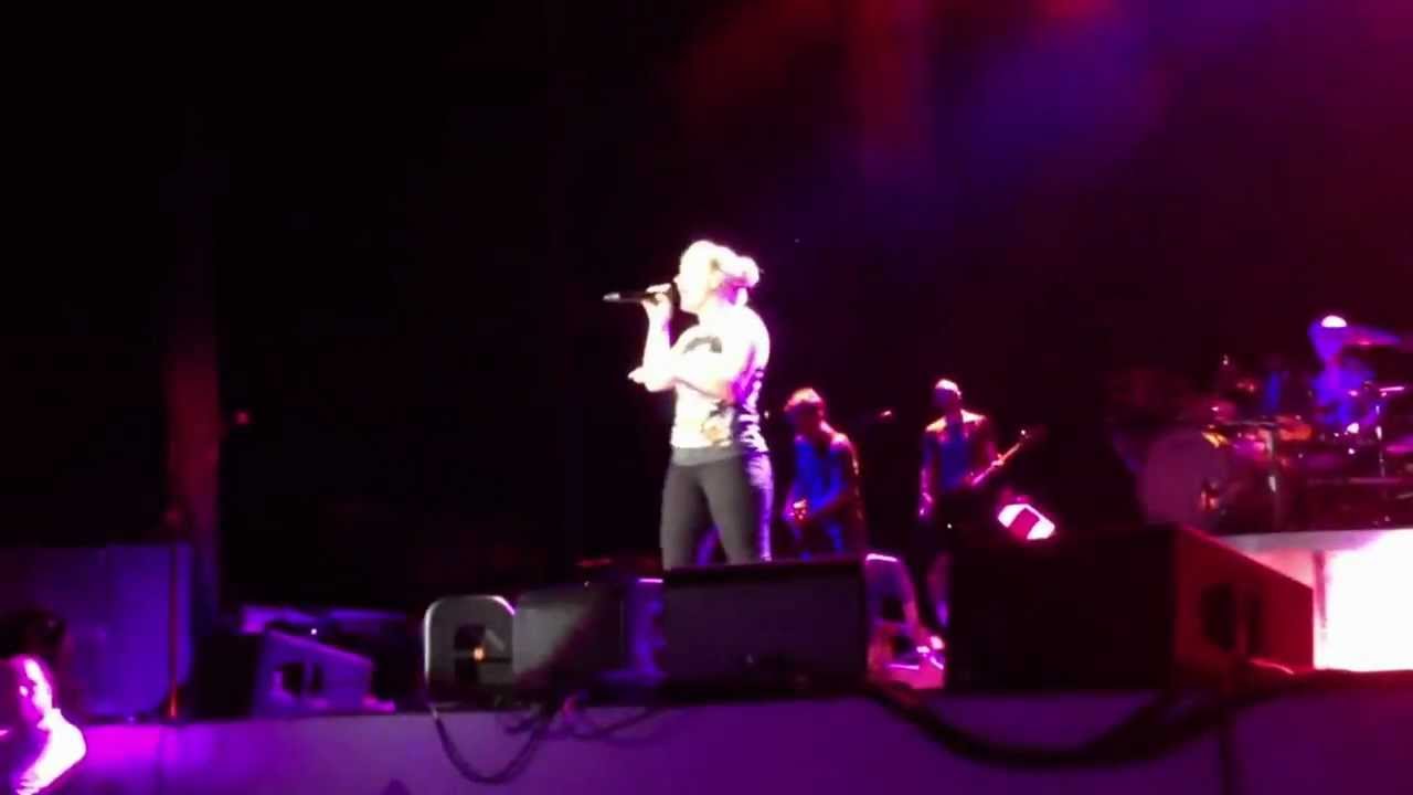 Kelly Clarkson - Not Over You (Gavin Degraw cover) - Orange Beach, AL - 8/6/12