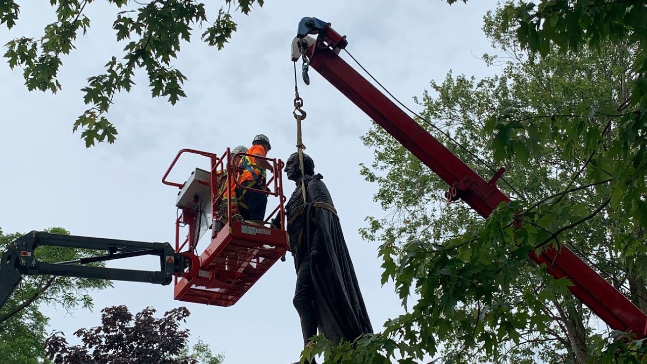 Sir John A. Macdonald statue in Kingston, Ont. comes down