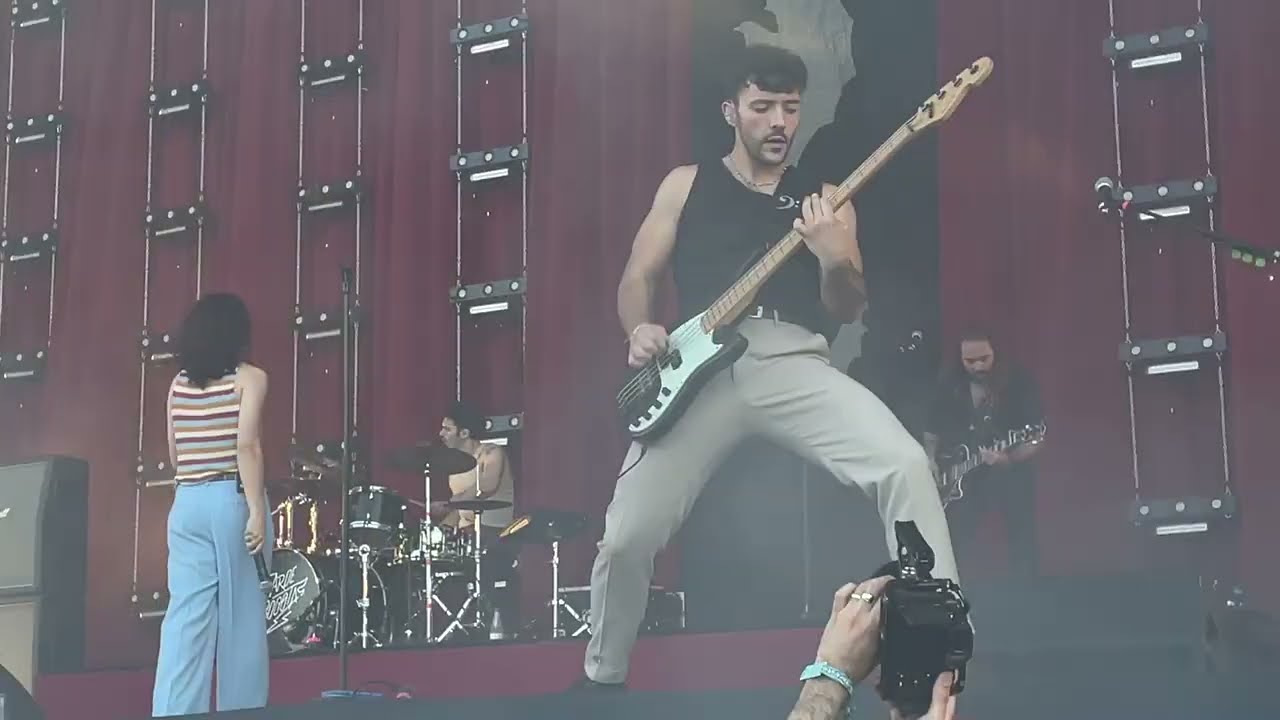ARDE BOGOTA - La Salvación + Abajo + Los Perros (Live Sevilla 2024)