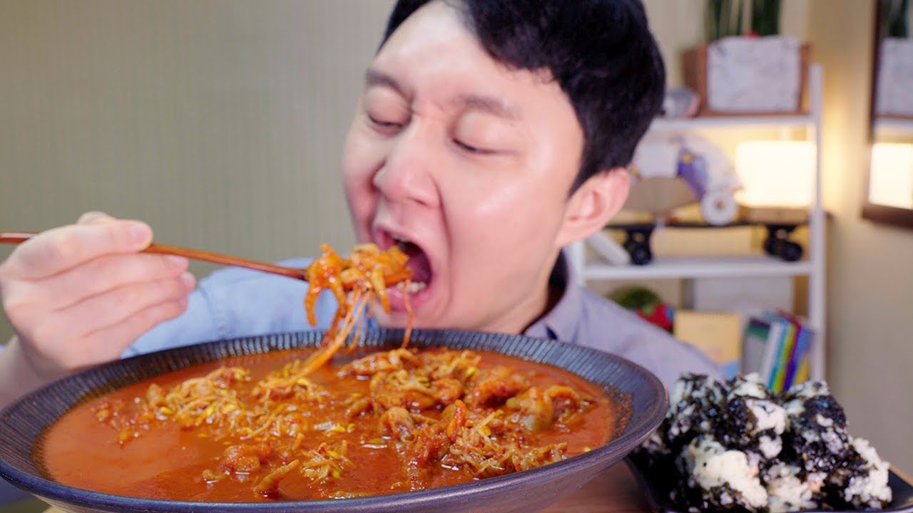 엄청매운 뼈없는 국물 불닭발 리얼이팅사운드 먹방! Hot and Spicy Chicken Feet Real Eating Sounds Mukbang 鶏モミジの激辛炒め 超辣鸡爪