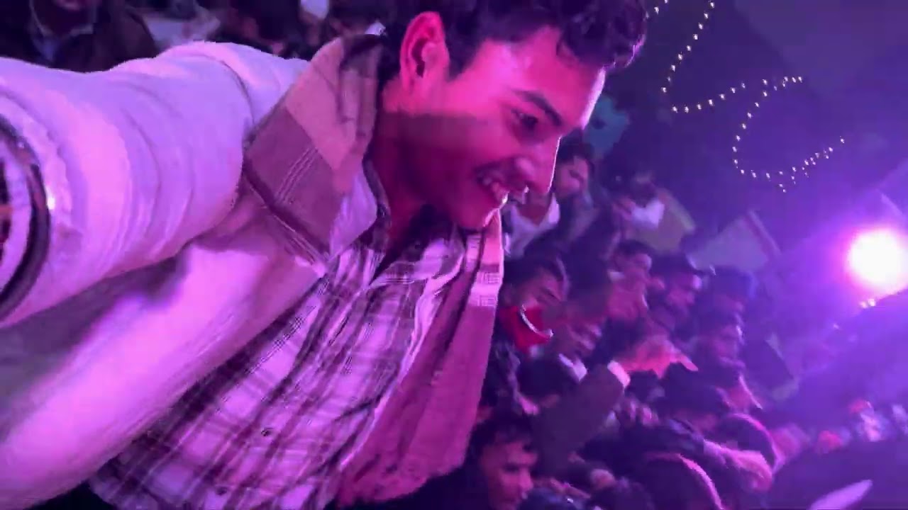 @AmanJajiOfficial I generation mega mall Chandausi gaon aata me aye the ❤️🙏🏻