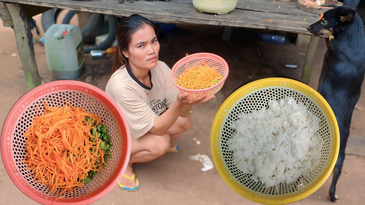 Fried rice with duck eggs, a rural woman's recipe.  Village Khmer 