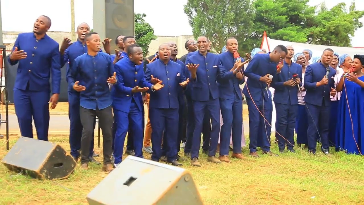 CHORALE LA FRATERNITE(ADEPR RUYENZI) MU GITERANE CY'AMAVUNA