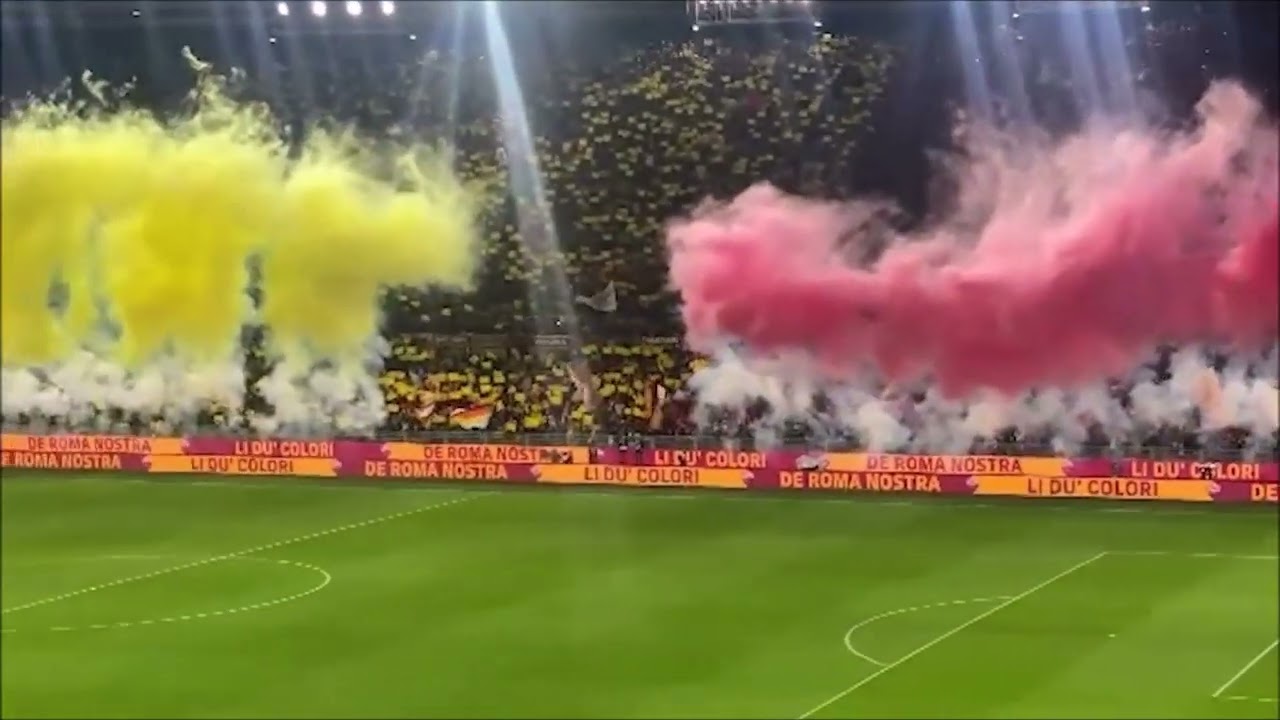 Roma - Lazio 22/23: l'atmosfera e le coreografie dello stadio Olimpico