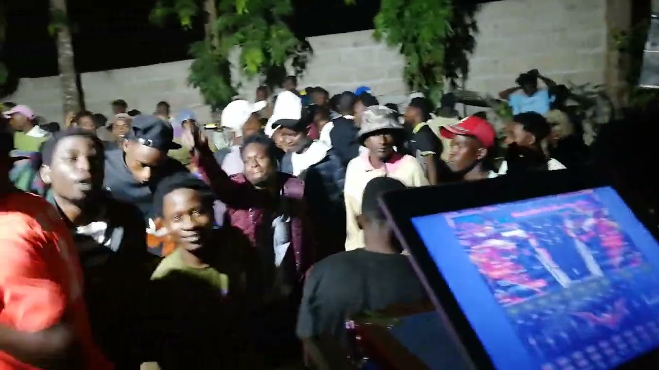 Show live Mbiz makabe chiki balaa la mc msekwa  na Dj MiLiZZO CHiZiGRID kwene shuguli ya kina 6ix
