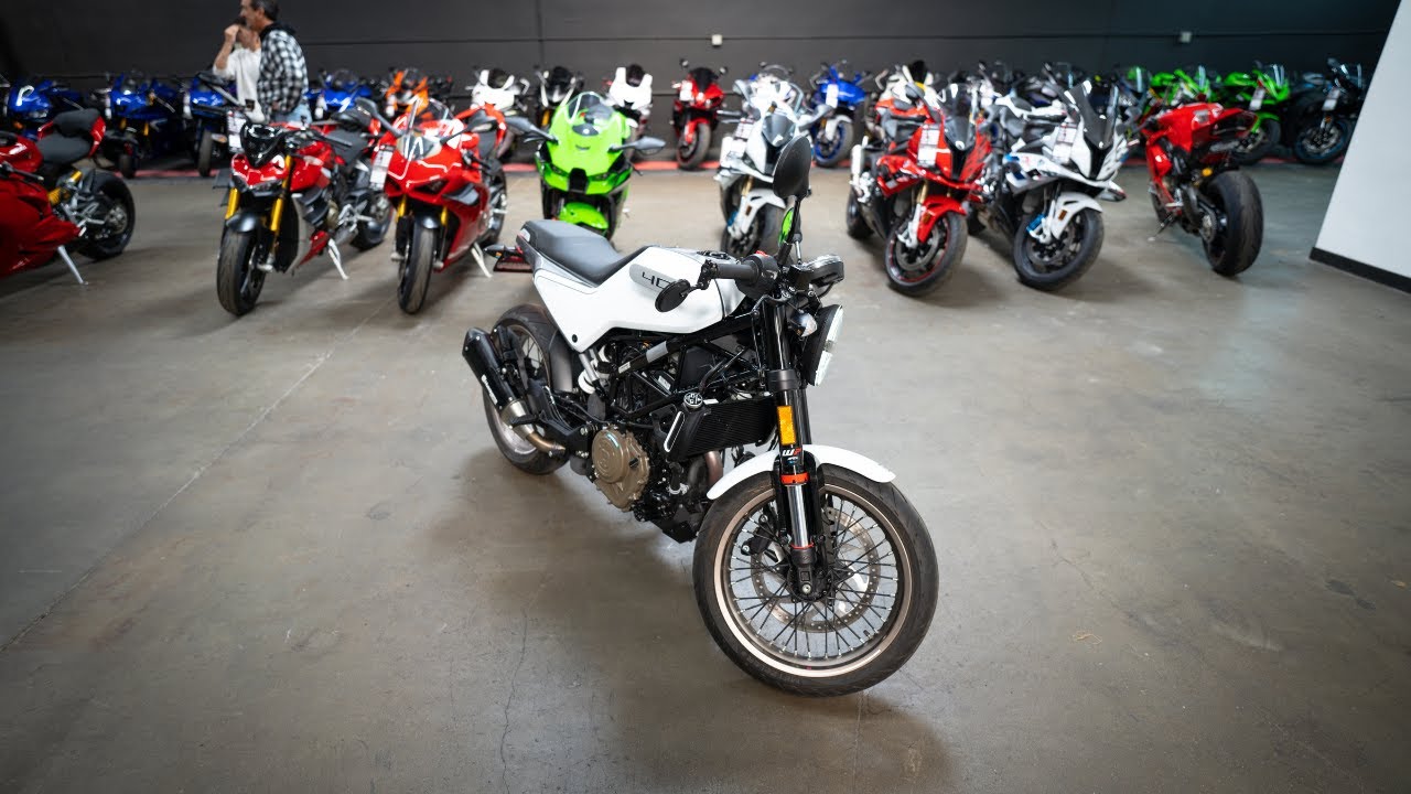 2023 Husqvarna Vitpilen 401 / Walk Around Clip