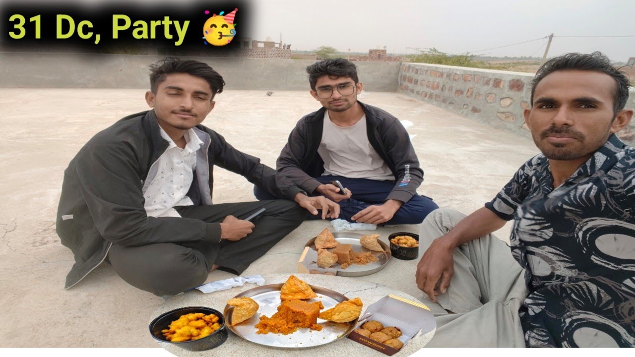 नए साल की पार्टी समोसे हलवा और बड़े || पार्टी भाइयों के साथ vlog village lifestyle 