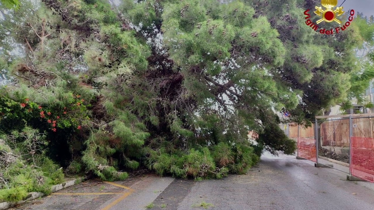 Maltempo, la Sicilia sud-orientale flagellata da tornado e blackout. Danni e disagi nel messinese