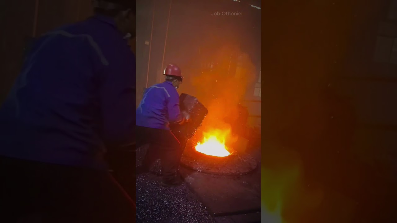 c&oacute;mo este trabajador transforma metal en una fundidora🔥