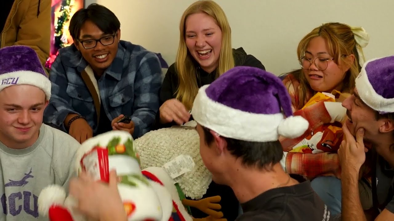 Christmas Party | Living as Lopes 7 Episode 7